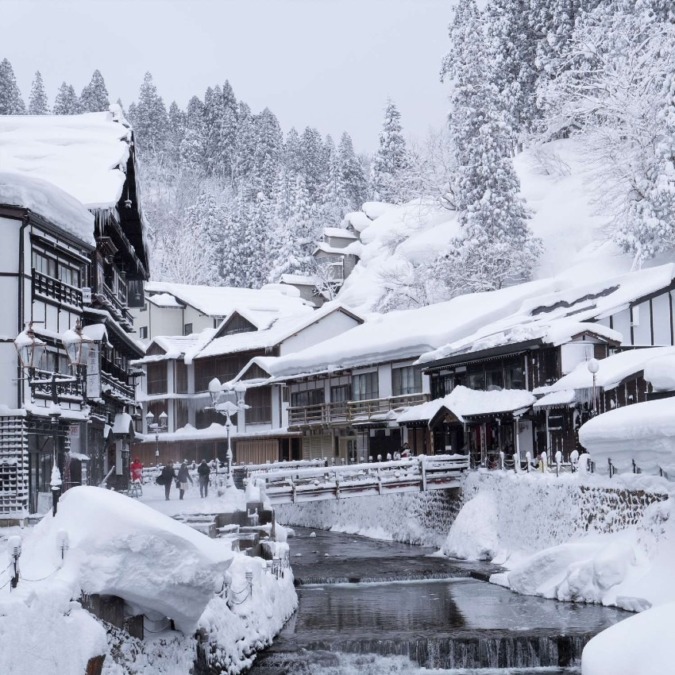 銀山温泉（山形県）★★★★★ レトロな温泉街の雰囲気を楽しめる！冬は雪景色が最高