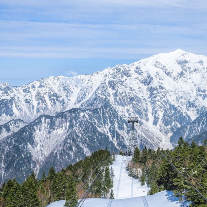 奥飛騨温泉郷（岐阜県）★★★★★ 3000m級の山々を背景に、野趣あふれる露天風呂でくつろぐ